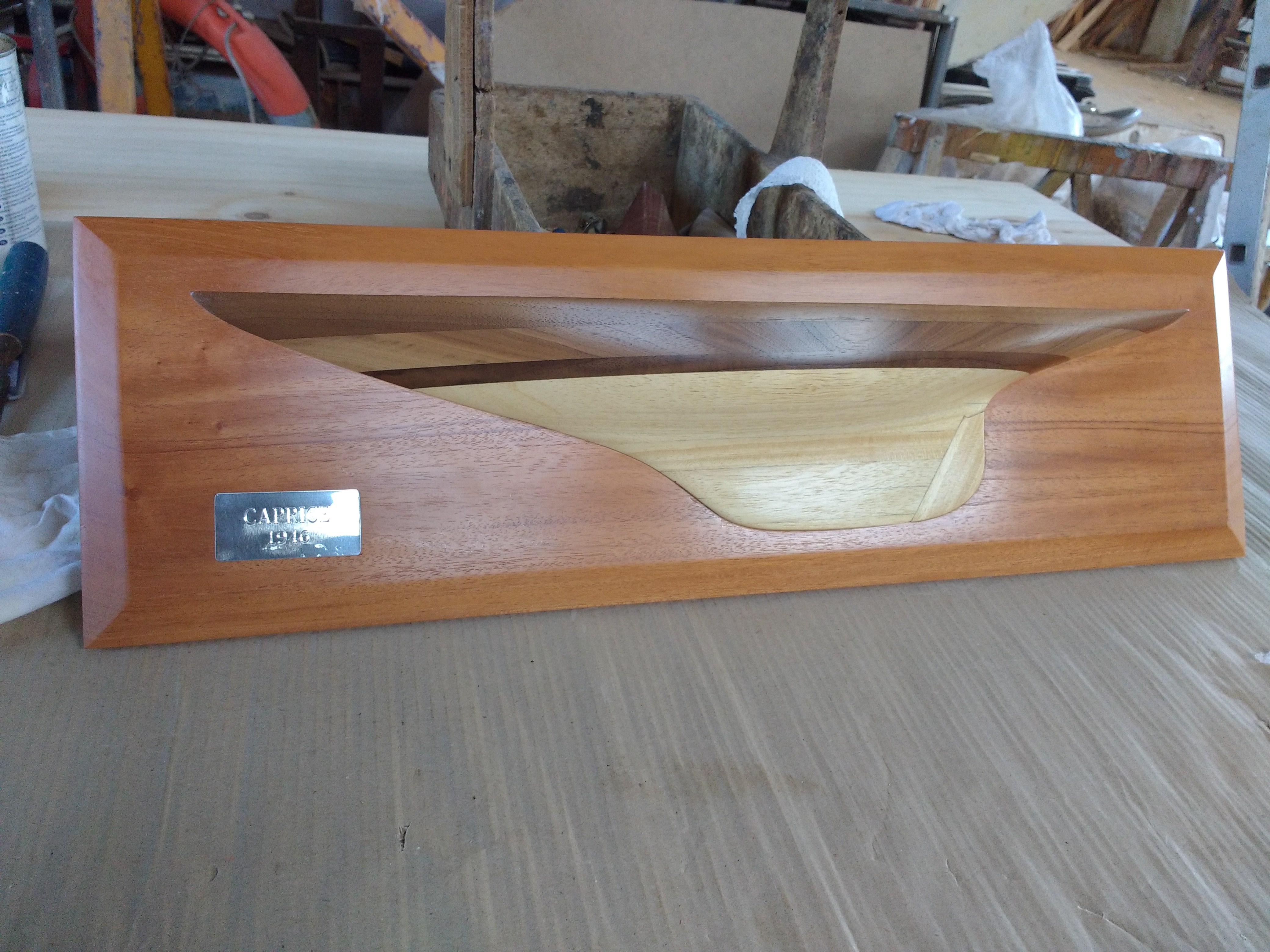 medios cascos de su embarcación