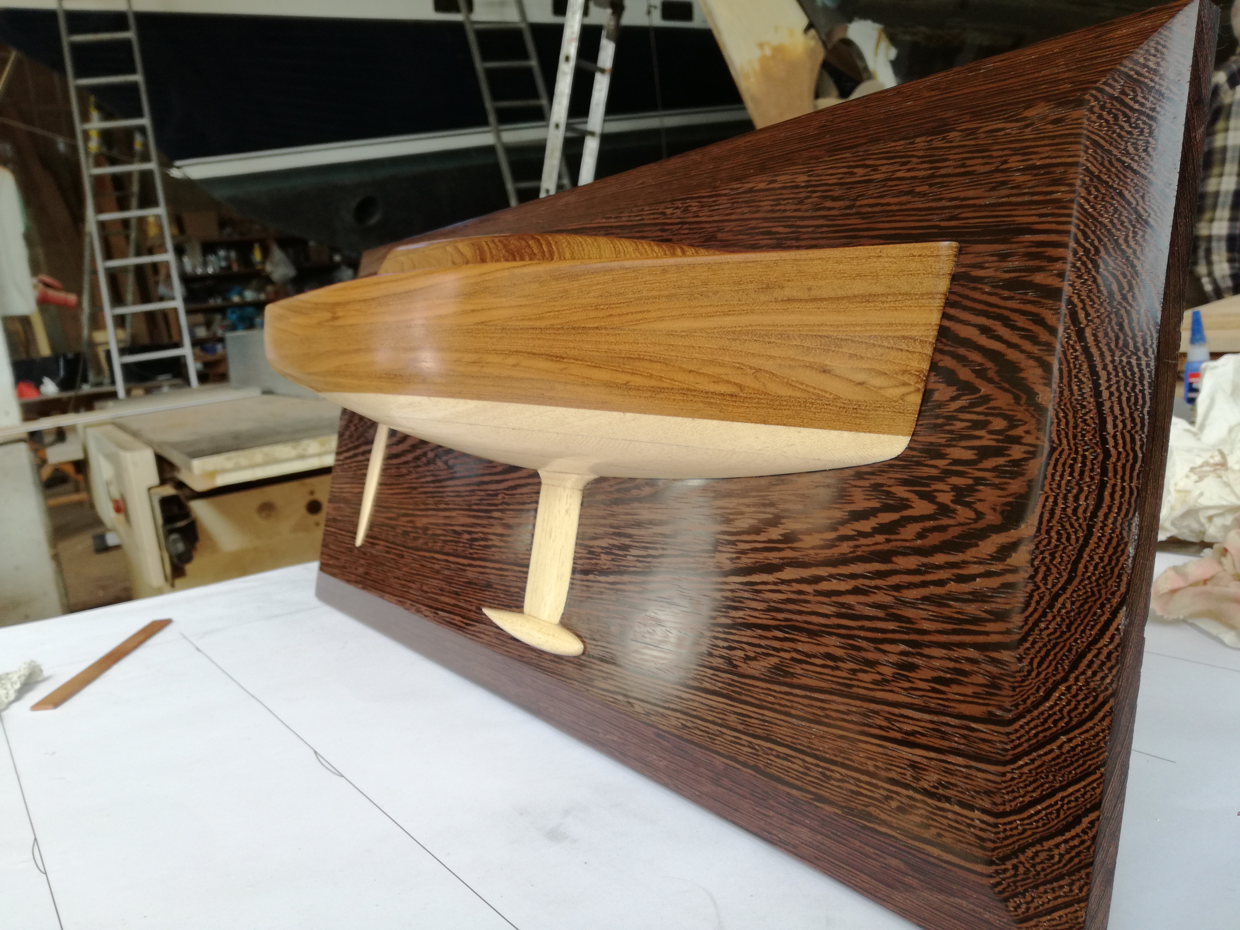 medios cascos de su embarcación